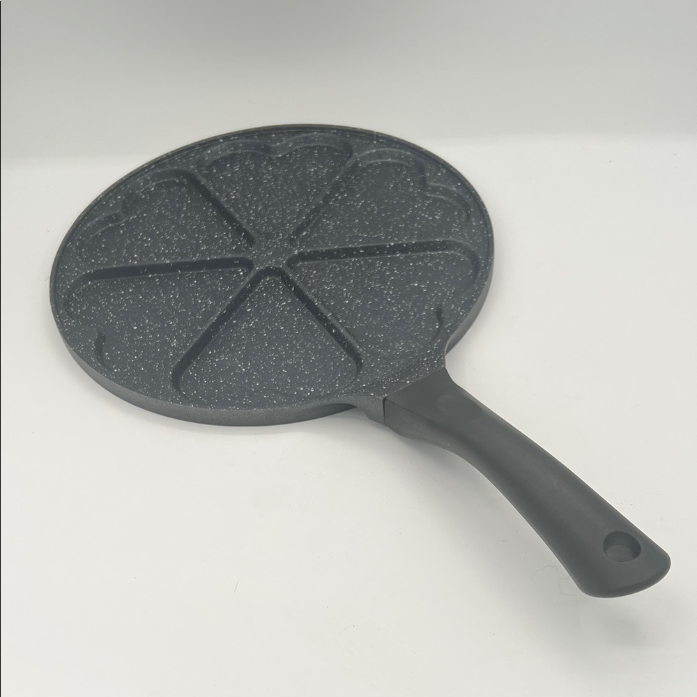 New Tognana Heart Shaped Nonstick Cast Aluminum Egg Pancake Pan - Picture 2 of 5